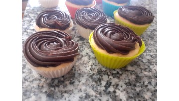 Magdalenas rellenas de chocolate